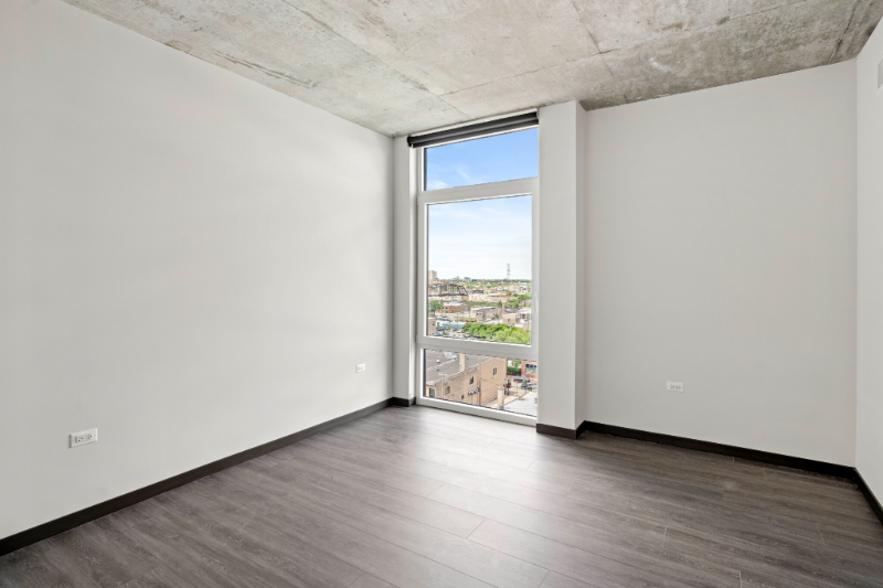 140 N Ashland Ave - Photo 6 of 20