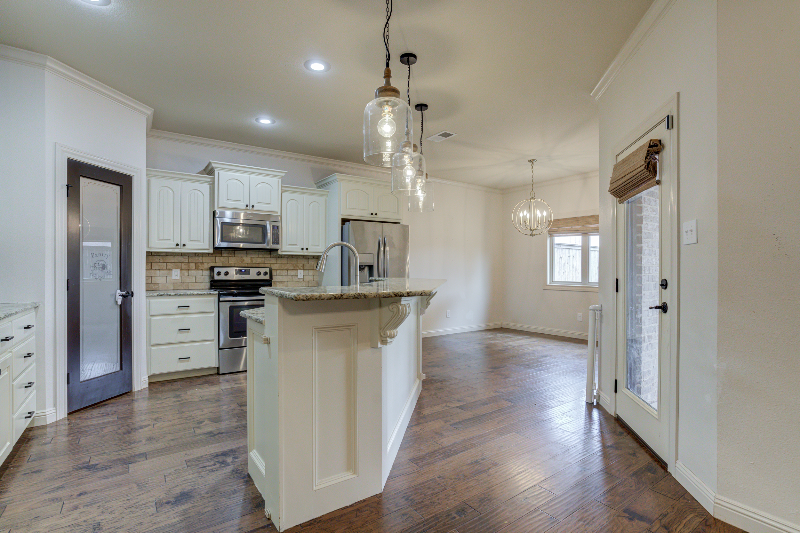 803 Avenue S - Photo 7 of 20