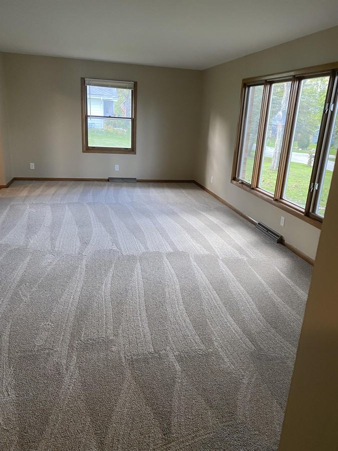 18105 Milwaukee Ave - Photo 2 of 29