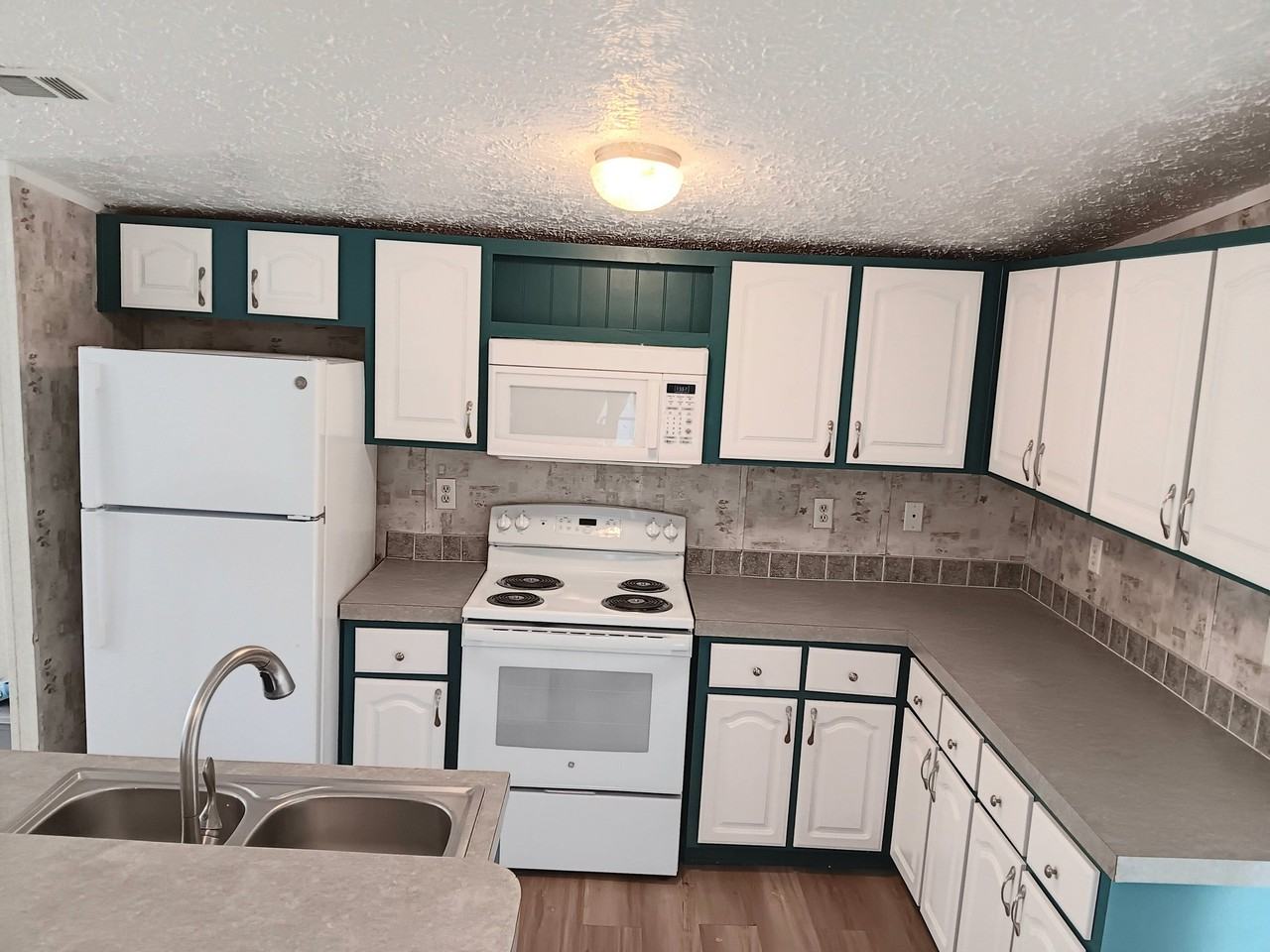 5540 Rainbow Dr - Photo 4 of 9