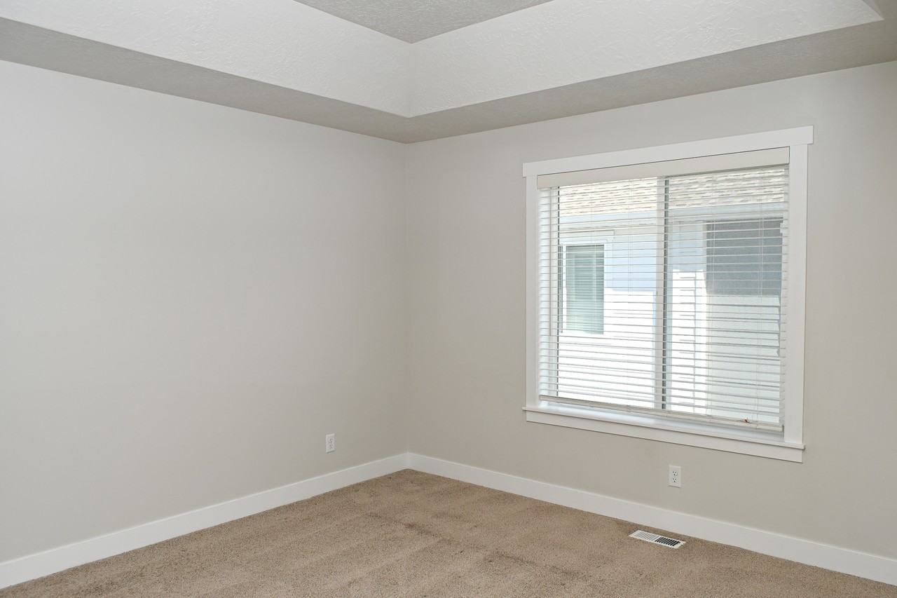 2778 W 4175 S - Photo 5 of 8