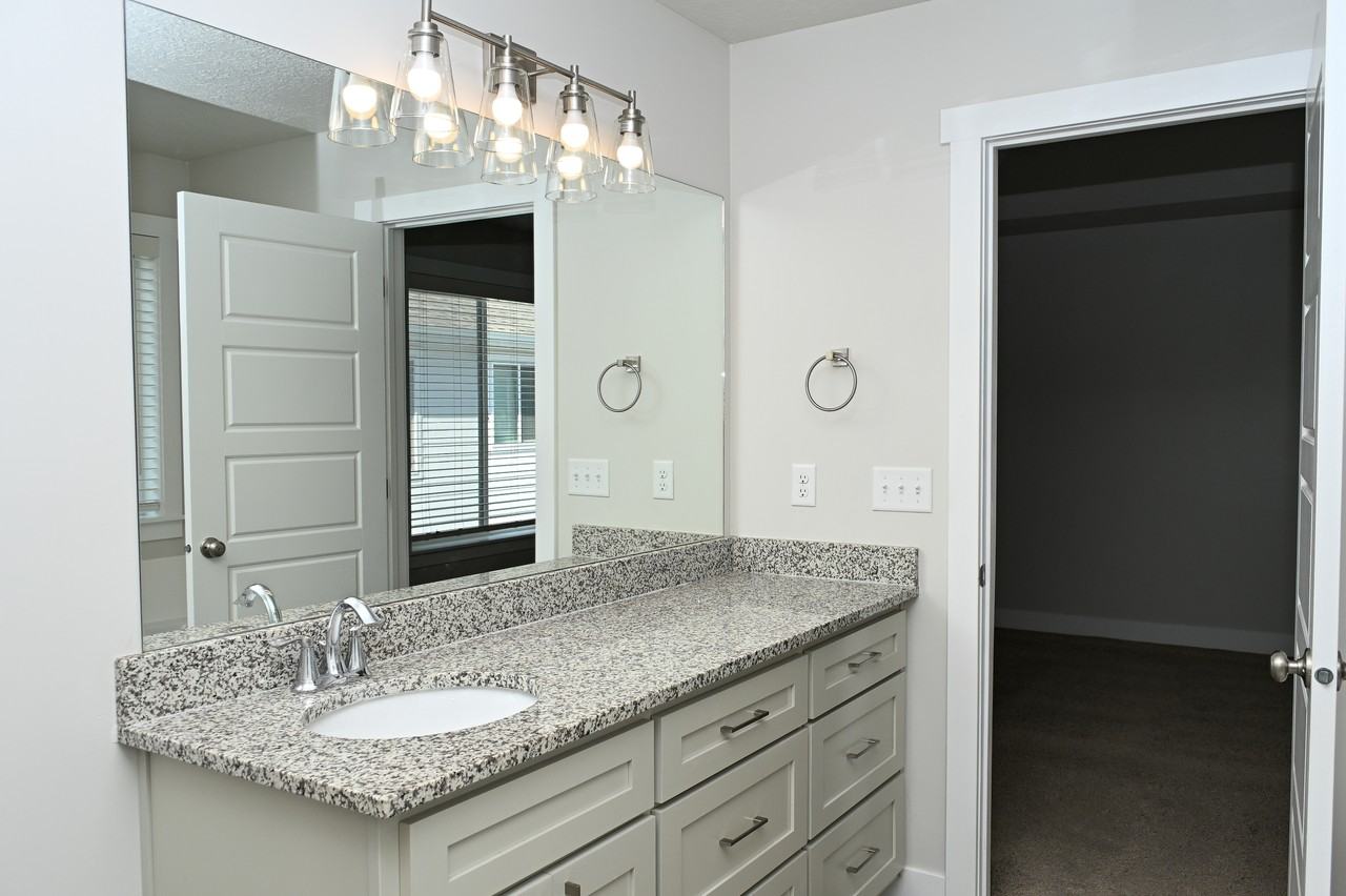 2778 W 4175 S - Photo 7 of 8