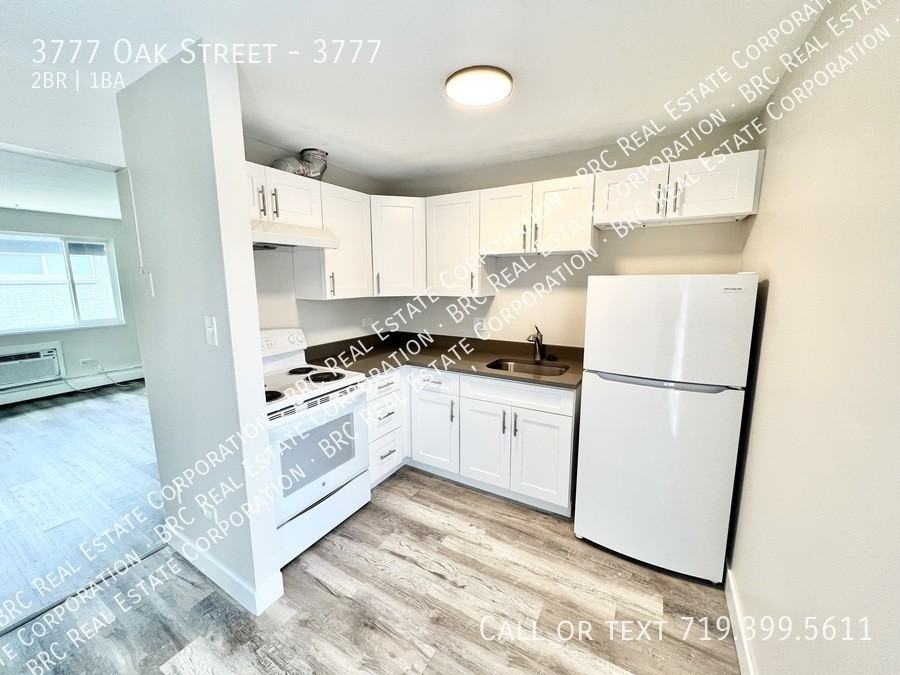 3777 Oak St #3777 - Photo 3 of 17