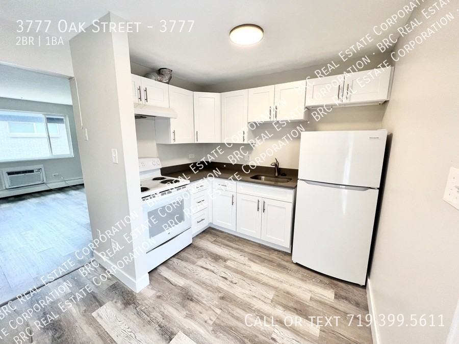 3777 Oak St #3777 - Photo 4 of 17