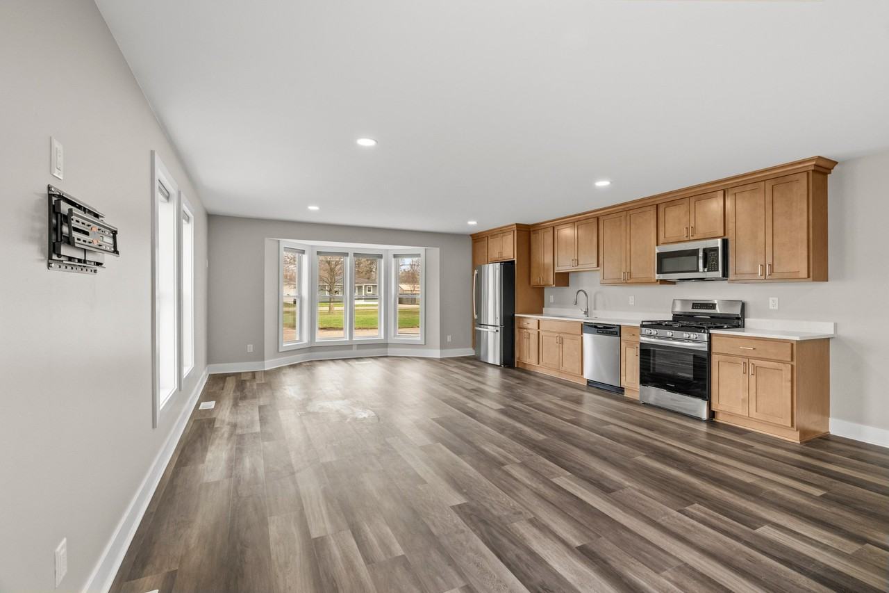 172 E Gardner St #2