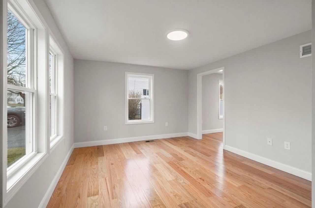 98 Uncatena Ave - Photo 3 of 20