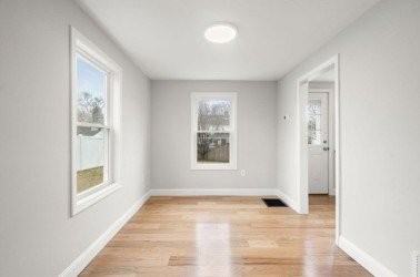 98 Uncatena Ave - Photo 7 of 20