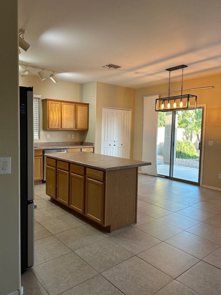 17923 W Port Au Prince Ln - Photo 3 of 19