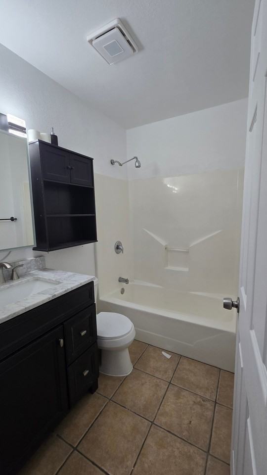 2715 Cedar St - Photo 2 of 20
