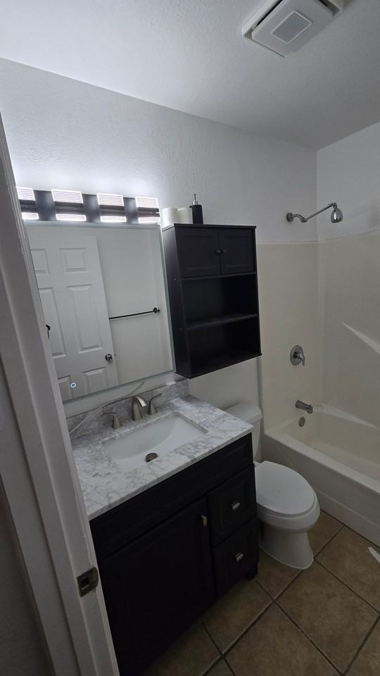 2715 Cedar St - Photo 3 of 20
