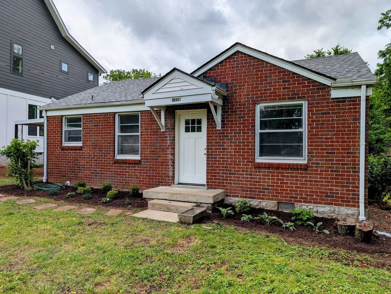 1326 Mcalpine Ave - Photo 2 of 17