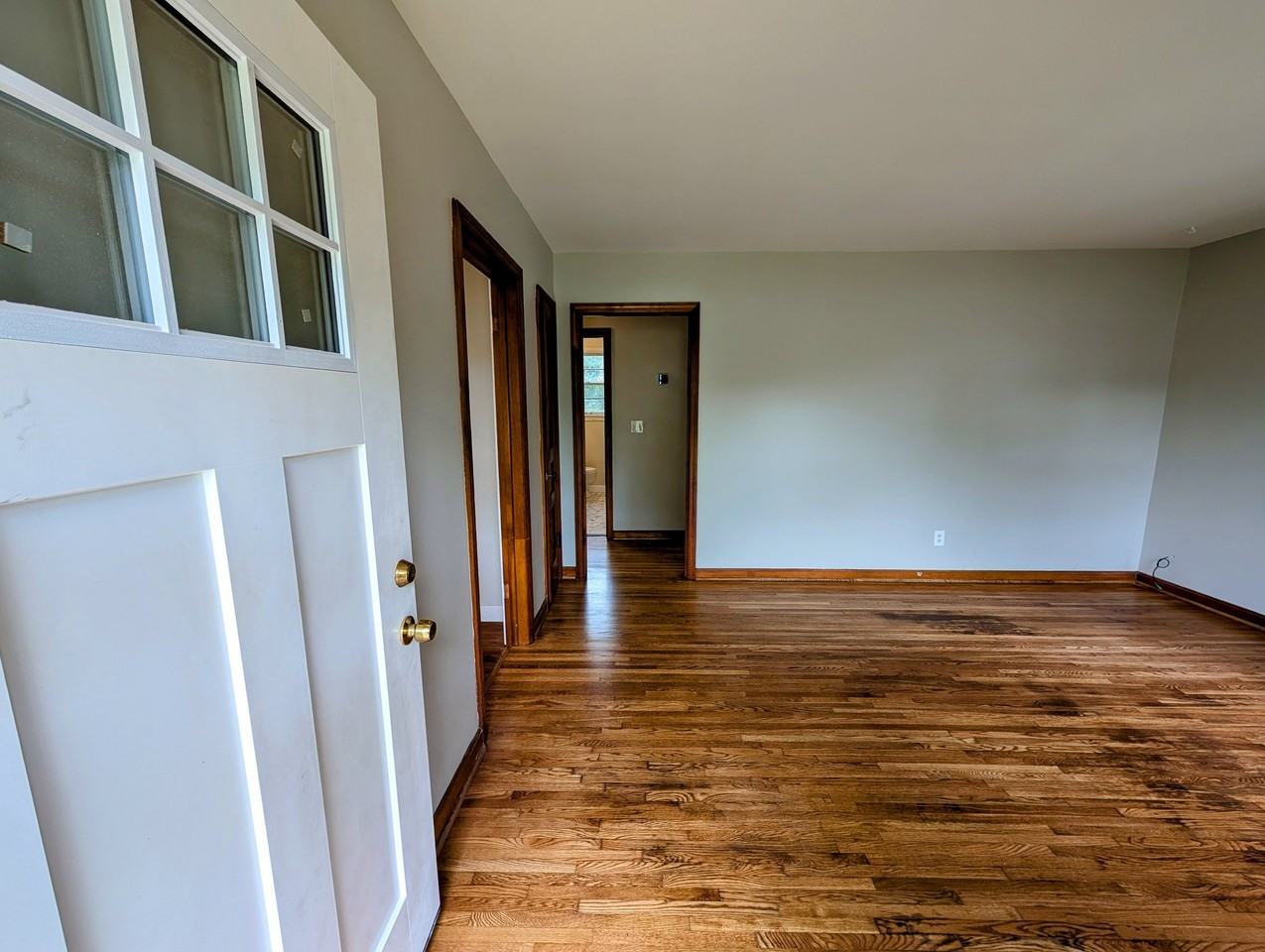 1326 Mcalpine Ave - Photo 4 of 17