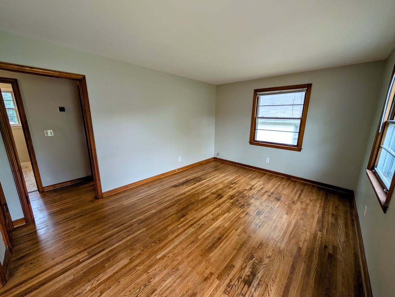 1326 Mcalpine Ave - Photo 5 of 17