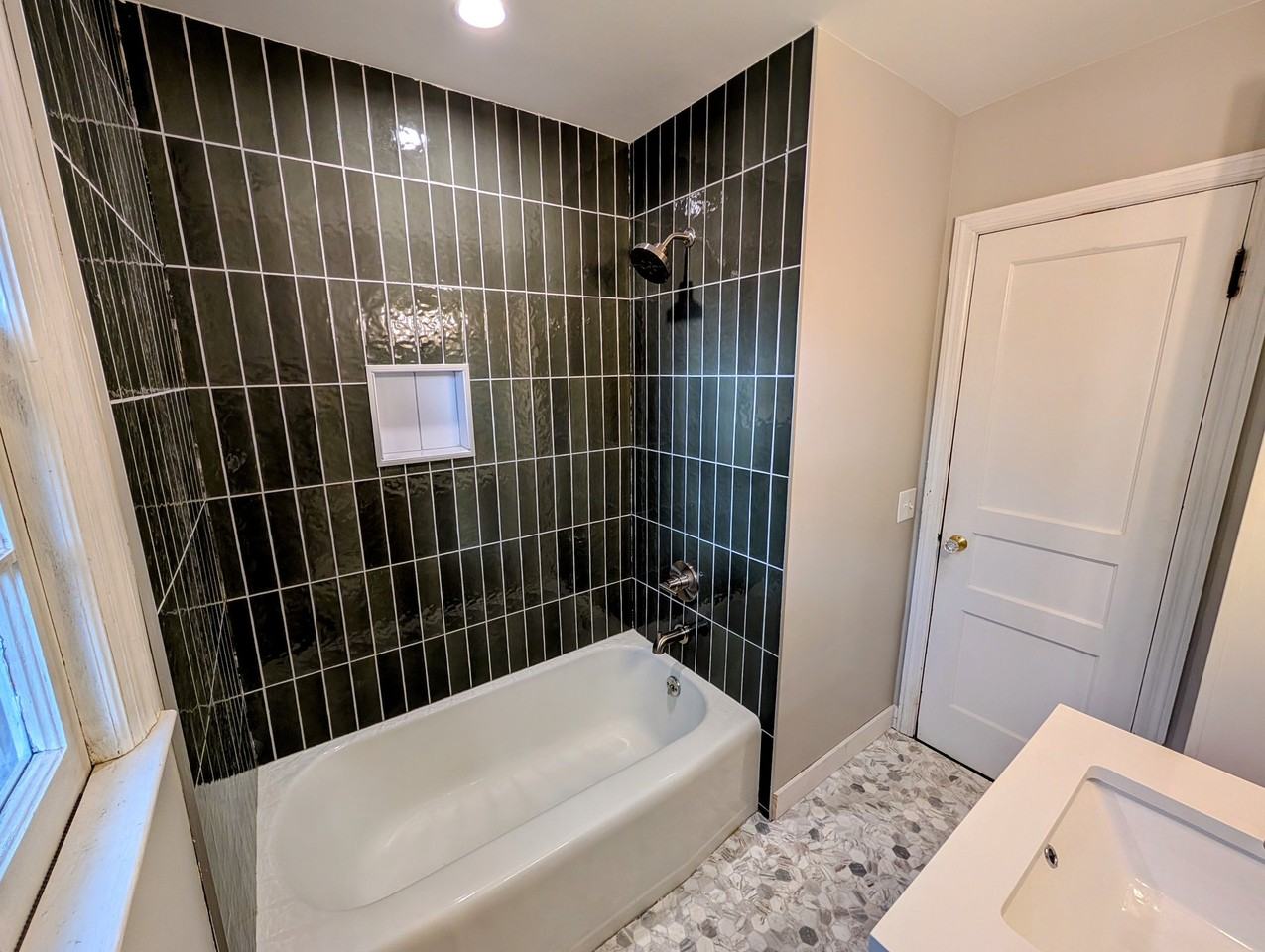 1326 Mcalpine Ave - Photo 7 of 17