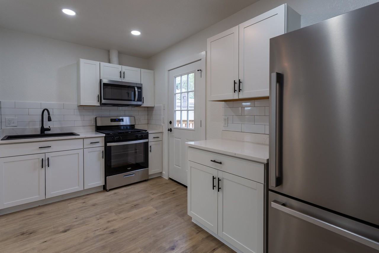 2302 S Navidad St - Photo 2 of 7