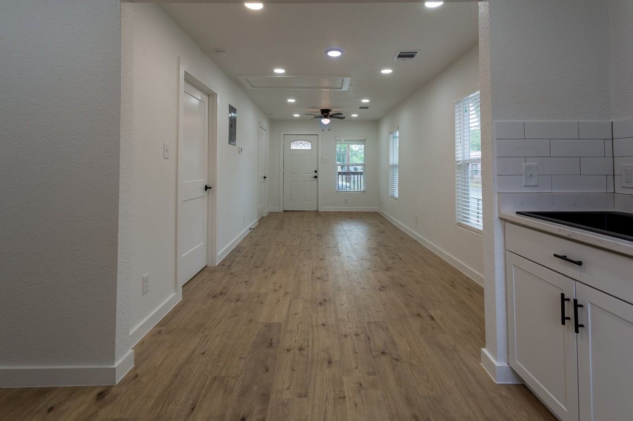 2302 S Navidad St - Photo 3 of 7
