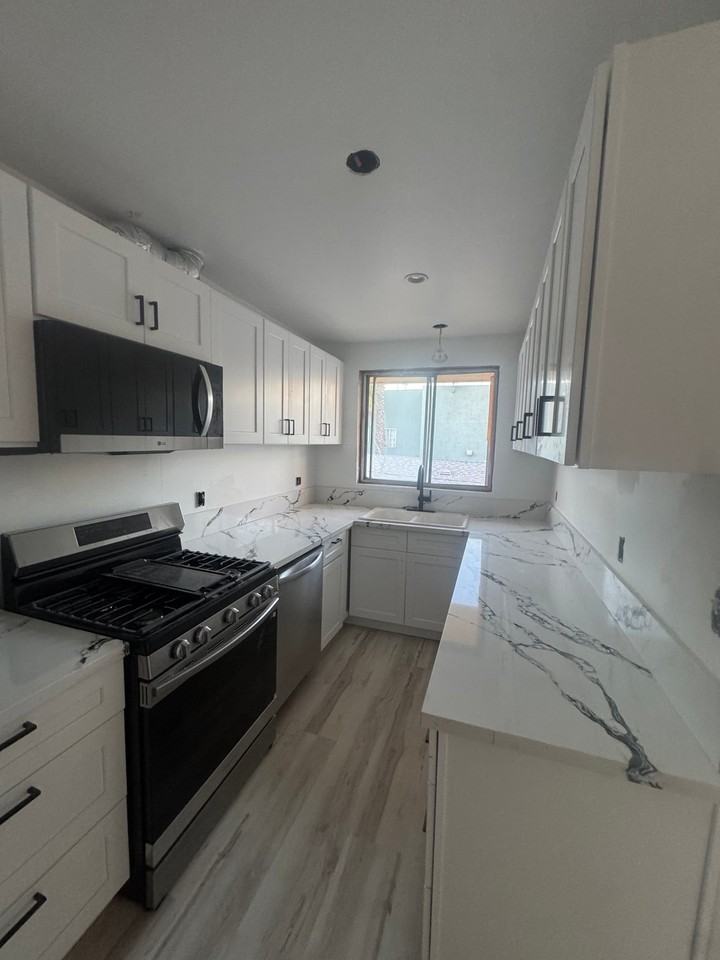 522 N Alexandria Ave #14B - Photo 2 of 12