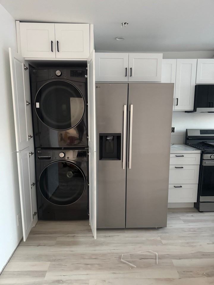 522 N Alexandria Ave #14B - Photo 3 of 12