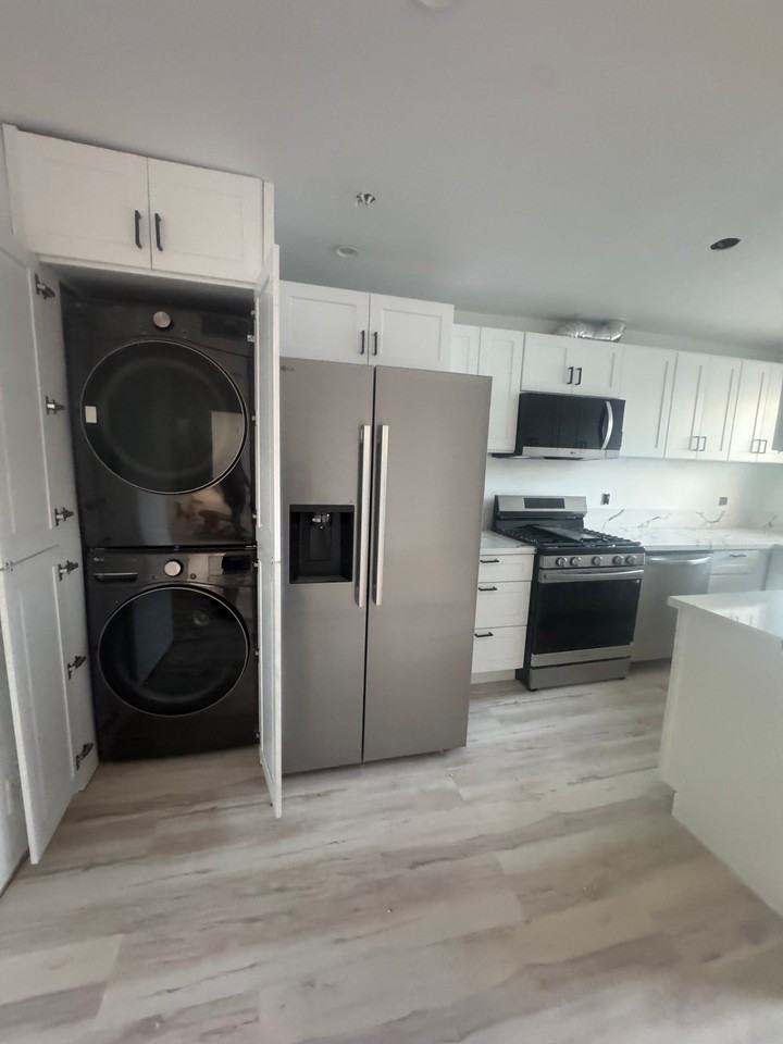 522 N Alexandria Ave #14B - Photo 4 of 12