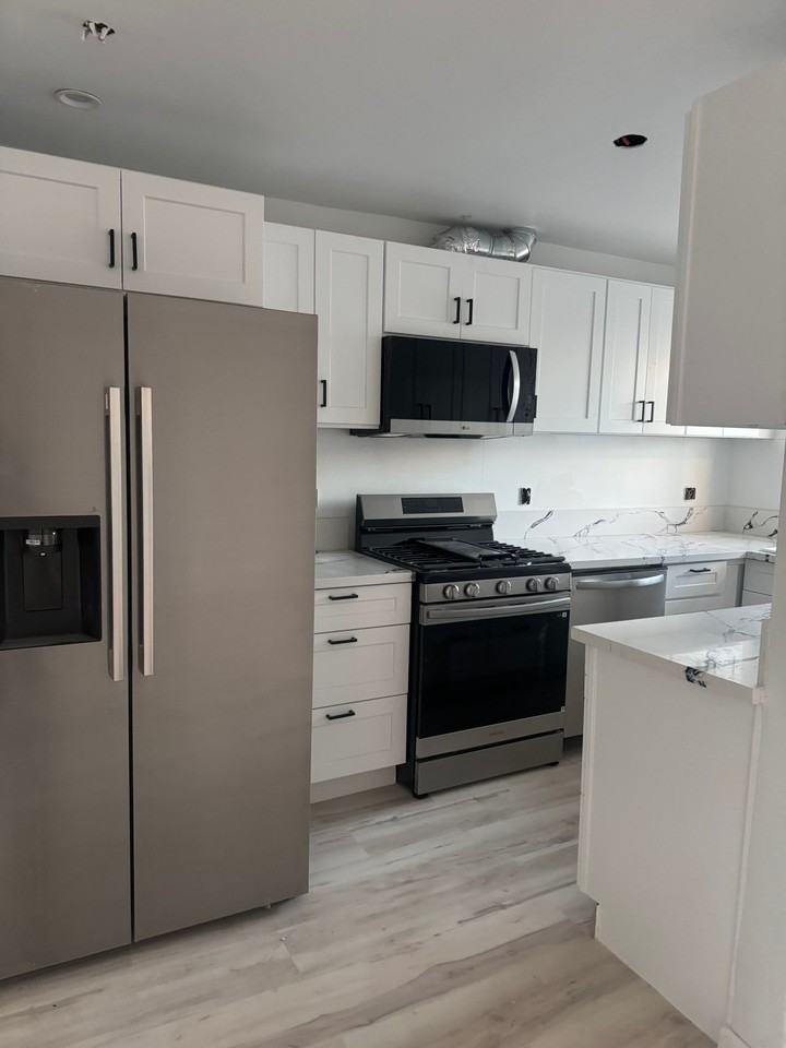 522 N Alexandria Ave #14B - Photo 7 of 12