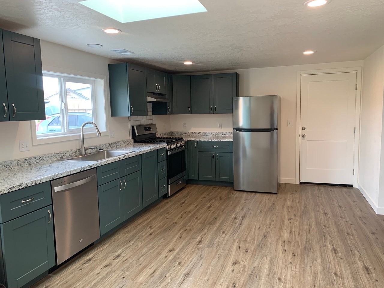 1916 Park St - Photo 4 of 17