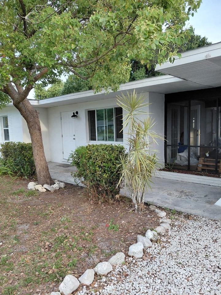 1003 39th Ave W - Photo 2 of 10