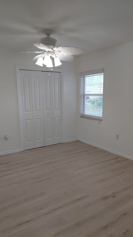 1003 39th Ave W - Photo 4 of 10