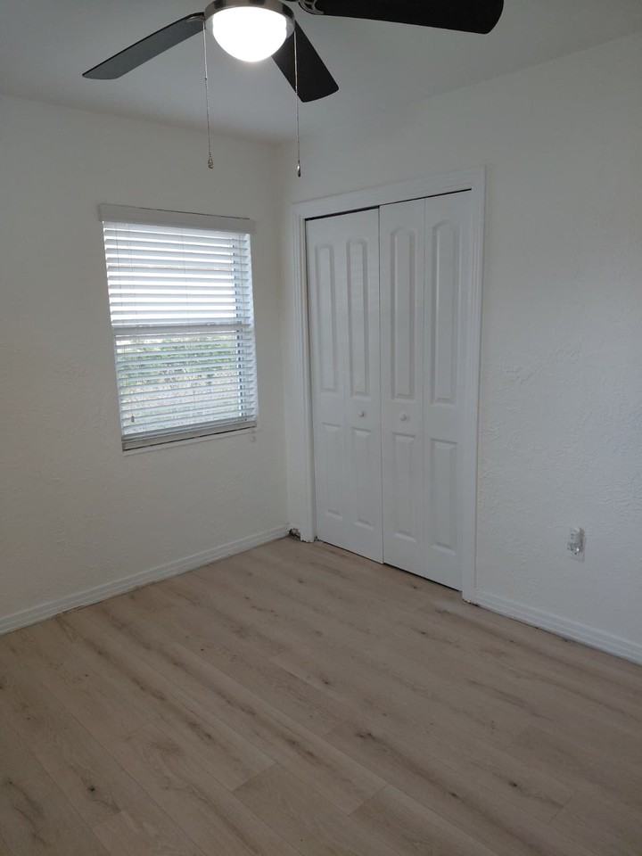 1003 39th Ave W - Photo 5 of 10