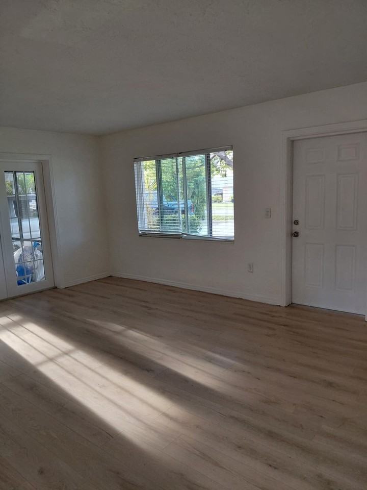 1003 39th Ave W - Photo 7 of 10