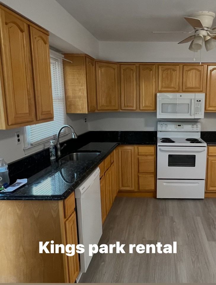 82 Frist Ave Kings Park - Photo 3 of 10