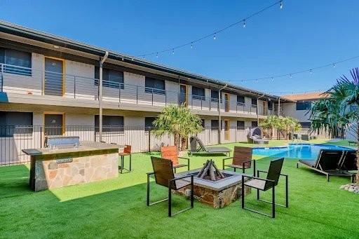 412 Summit Ave #110