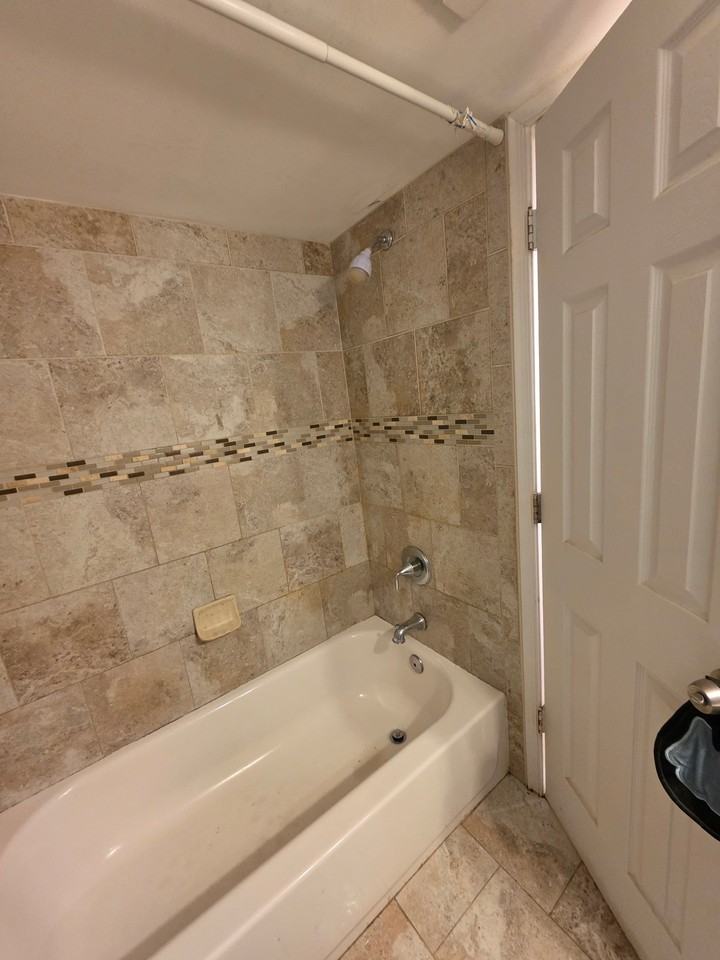 7509 Lenham Dr - Photo 6 of 10