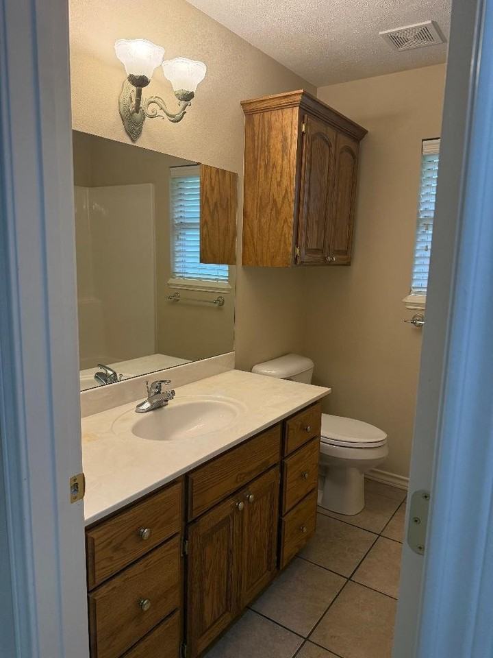 2405 Tyler Ln - Photo 5 of 22