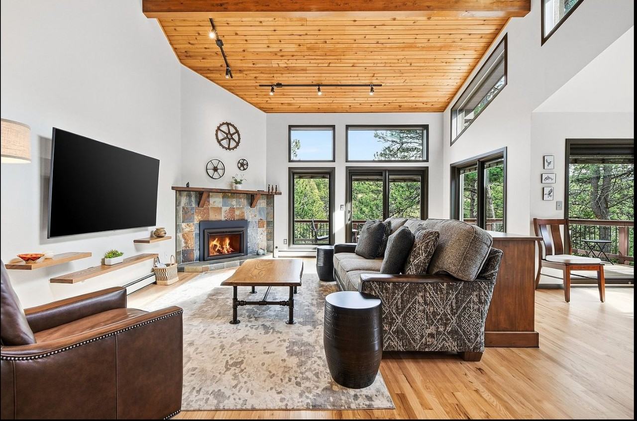 2074 Foothills Dr S - Photo 4 of 16