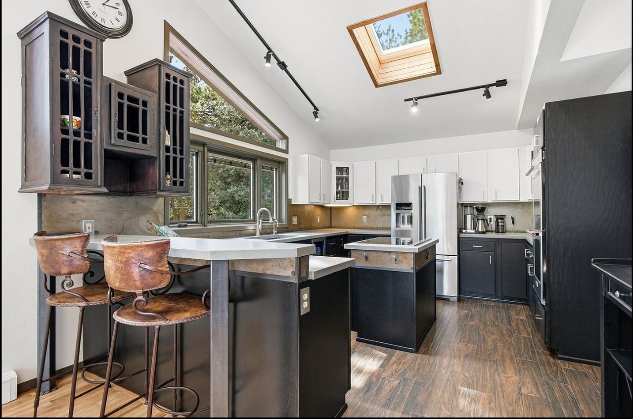 2074 Foothills Dr S - Photo 6 of 16