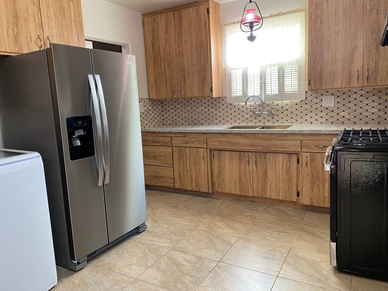 7810 Wilkinson Ave - Photo 3 of 12