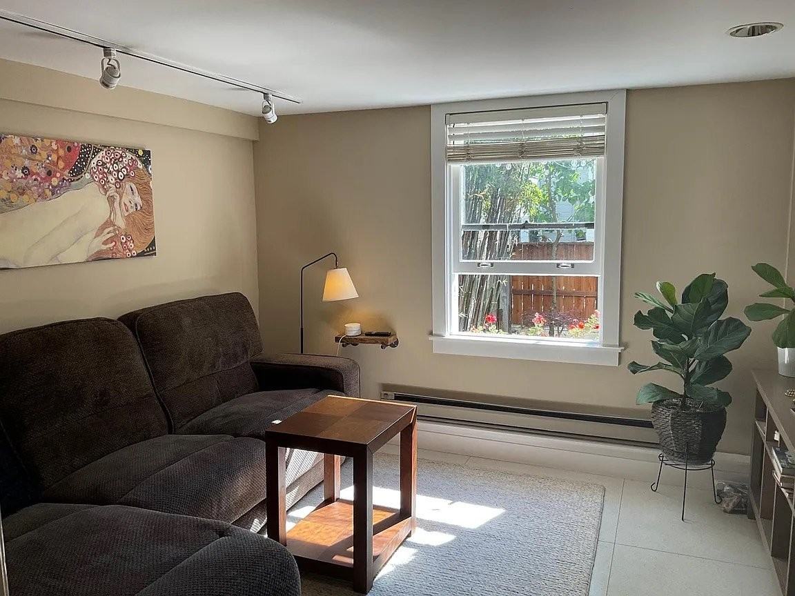 2252 Jones St #A - Photo 2 of 5