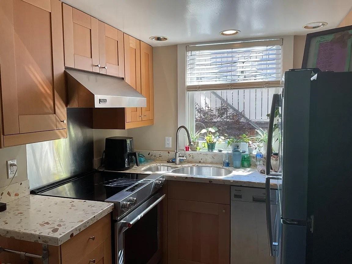 2252 Jones St #A - Photo 4 of 5