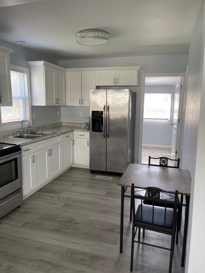 711 Anton St - Photo 4 of 11