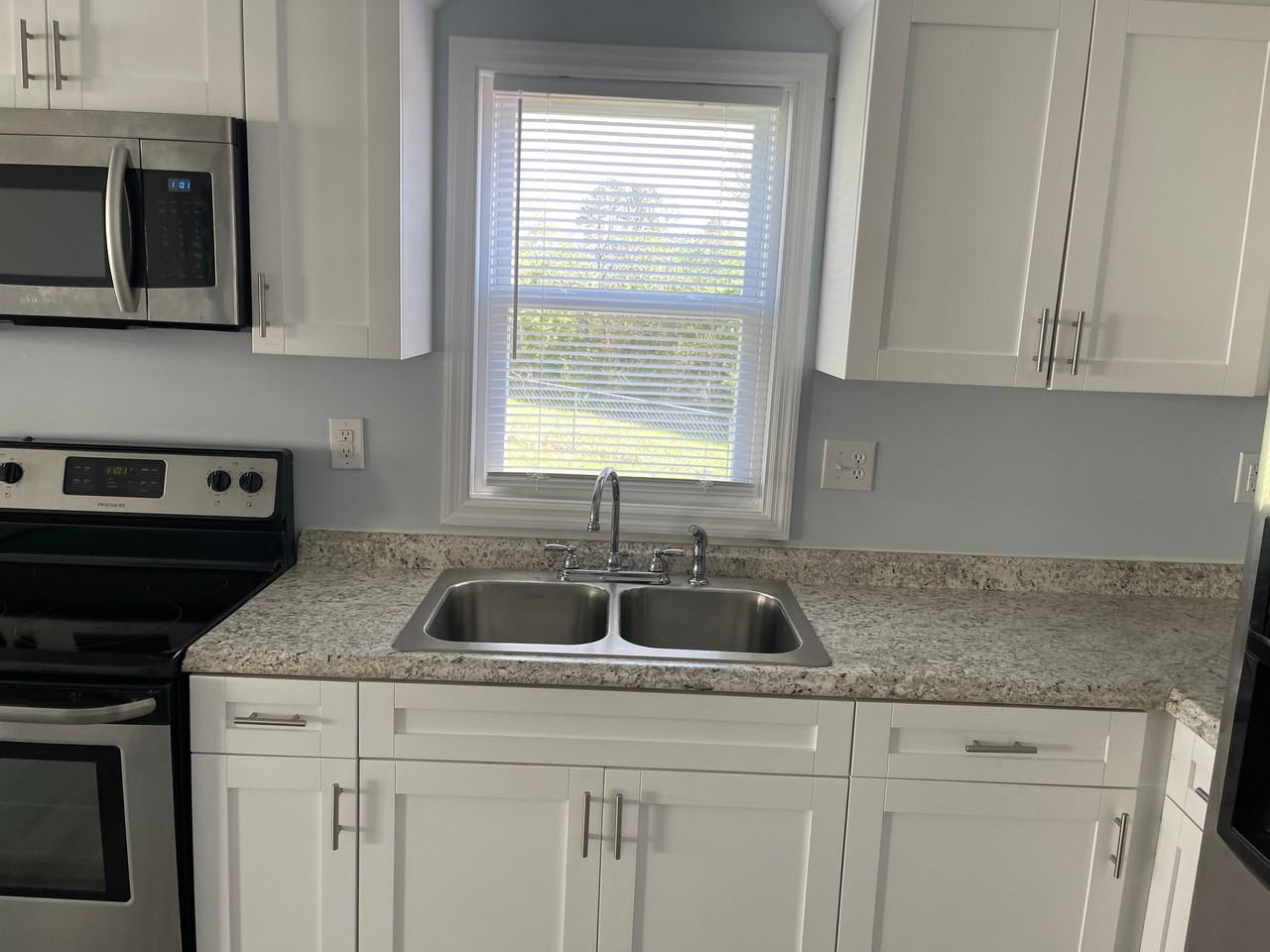 711 Anton St - Photo 5 of 11