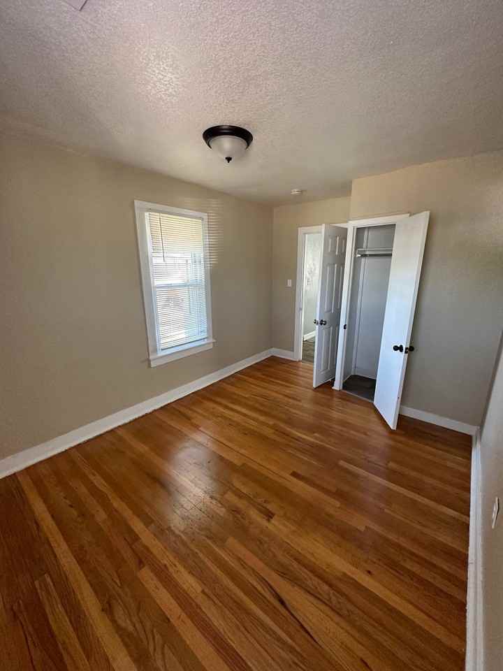 512 N 2Nd St - Photo 2 of 7