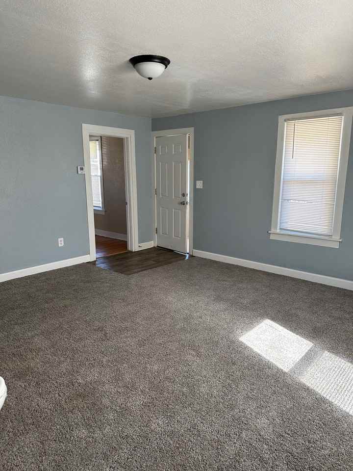 512 N 2Nd St - Photo 3 of 7