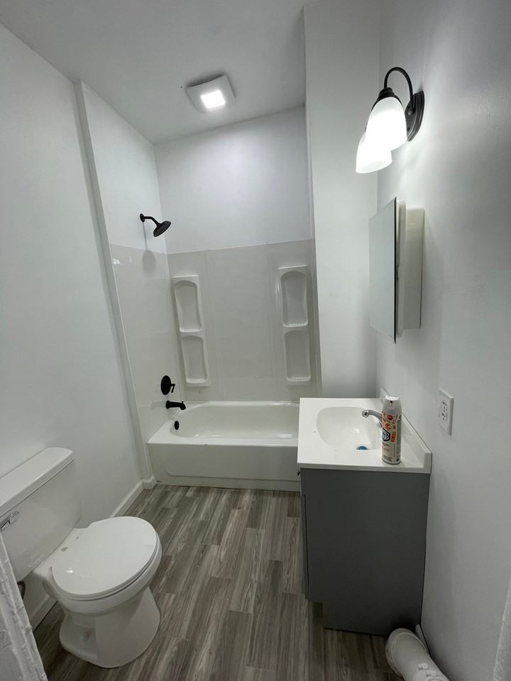 132 N West St - Photo 3 of 12