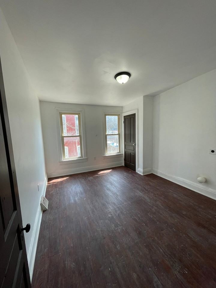 132 N West St - Photo 5 of 12