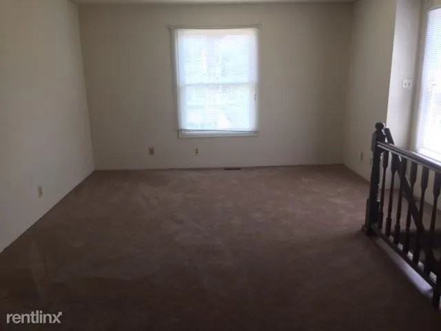 41 S Broad St - Photo 3 of 5
