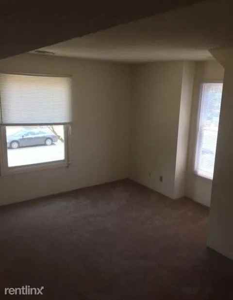 41 S Broad St - Photo 4 of 5