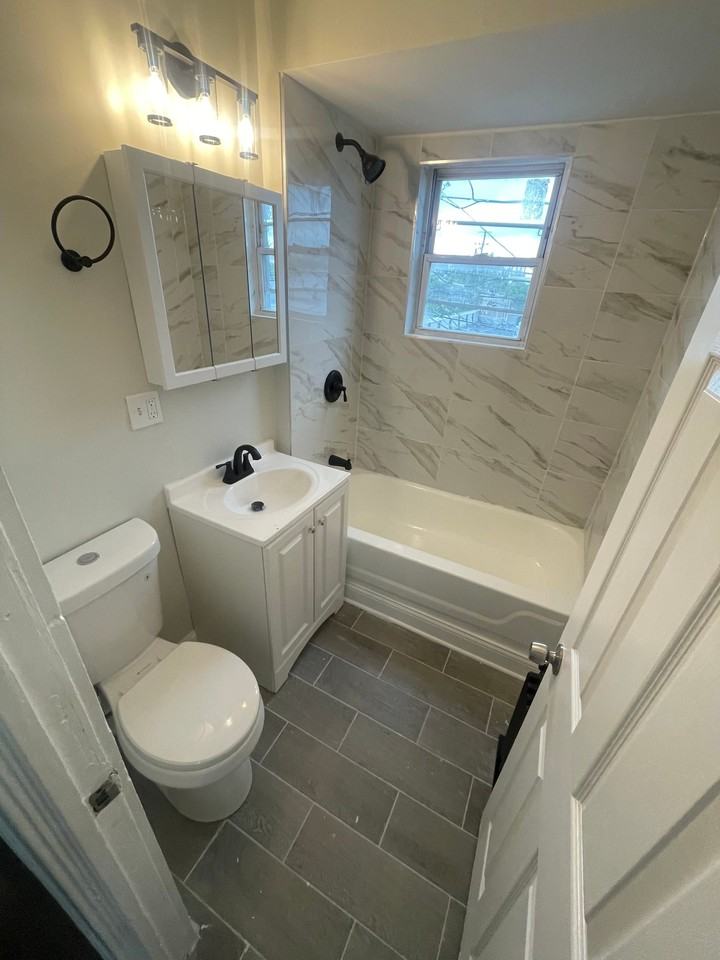 2419 W 60th St #2 - Photo 4 of 6
