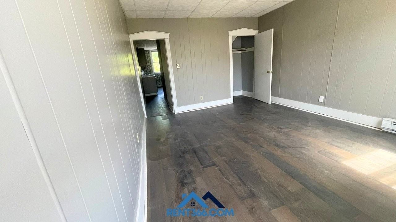 929 Centre St - Photo 5 of 12
