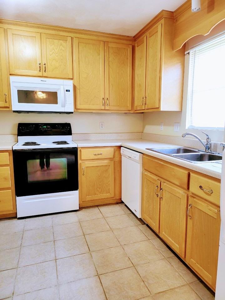 7 Republic Rd - Photo 5 of 12
