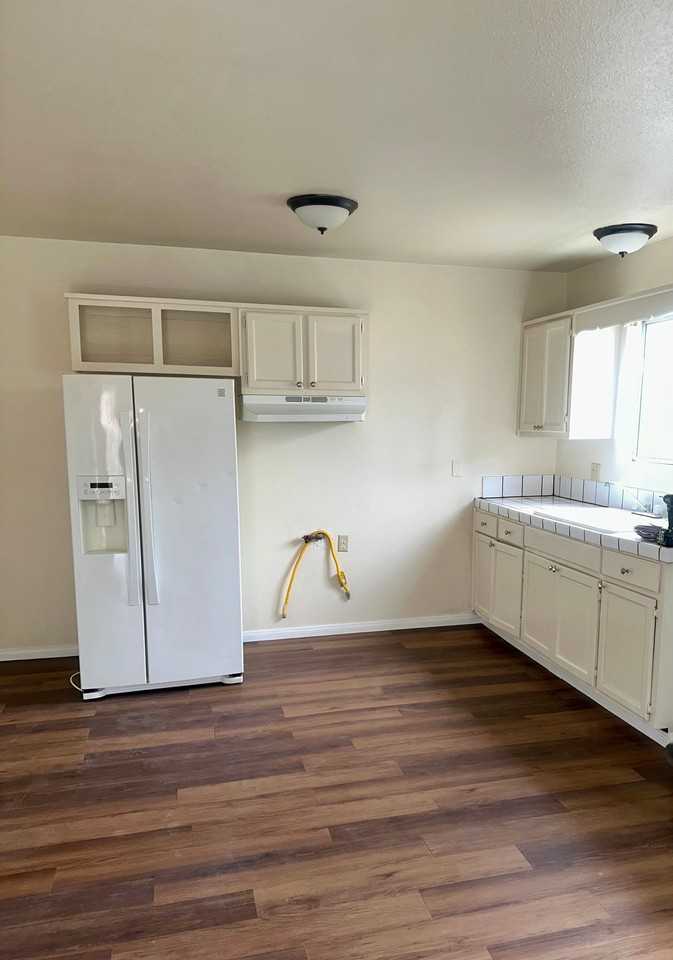 427 E 98th St - Photo 3 of 8